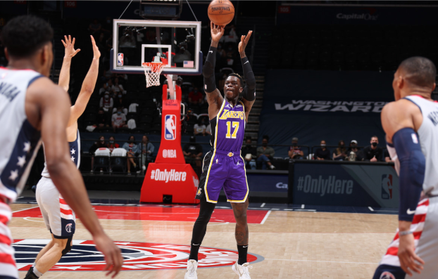 1勝4負!一眉轟26+5還是輸!詹姆斯提前離場,他在場邊沉默不語!(影)-黑特籃球-NBA新聞影音圖片分享社區