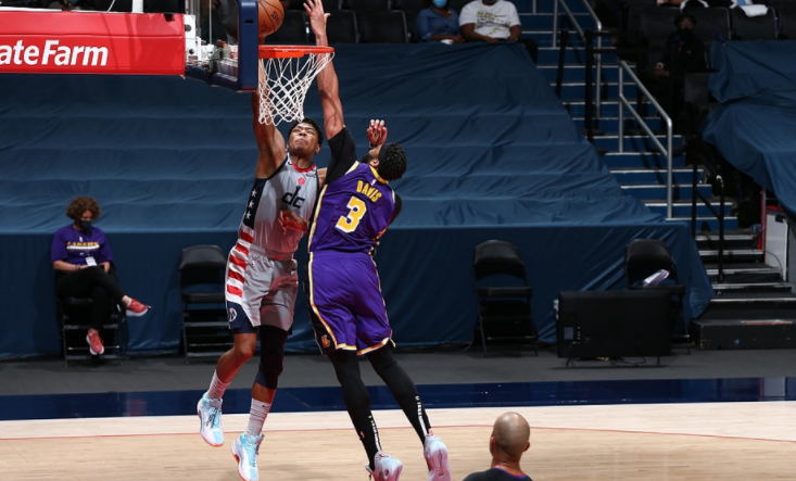 5戰4負！湖人最郁悶一戰，爆冷不敵東區第十，濃眉哥等三將被隔扣