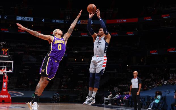 1勝4負!一眉轟26+5還是輸!詹姆斯提前離場,他在場邊沉默不語!(影)-黑特籃球-NBA新聞影音圖片分享社區