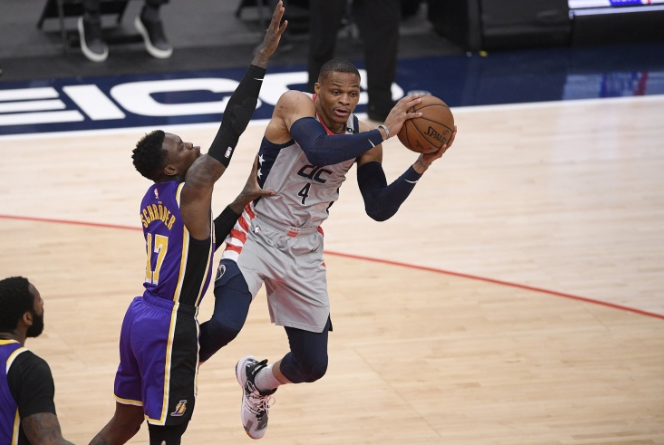 1勝4負!一眉轟26+5還是輸!詹姆斯提前離場,他在場邊沉默不語!(影)-黑特籃球-NBA新聞影音圖片分享社區