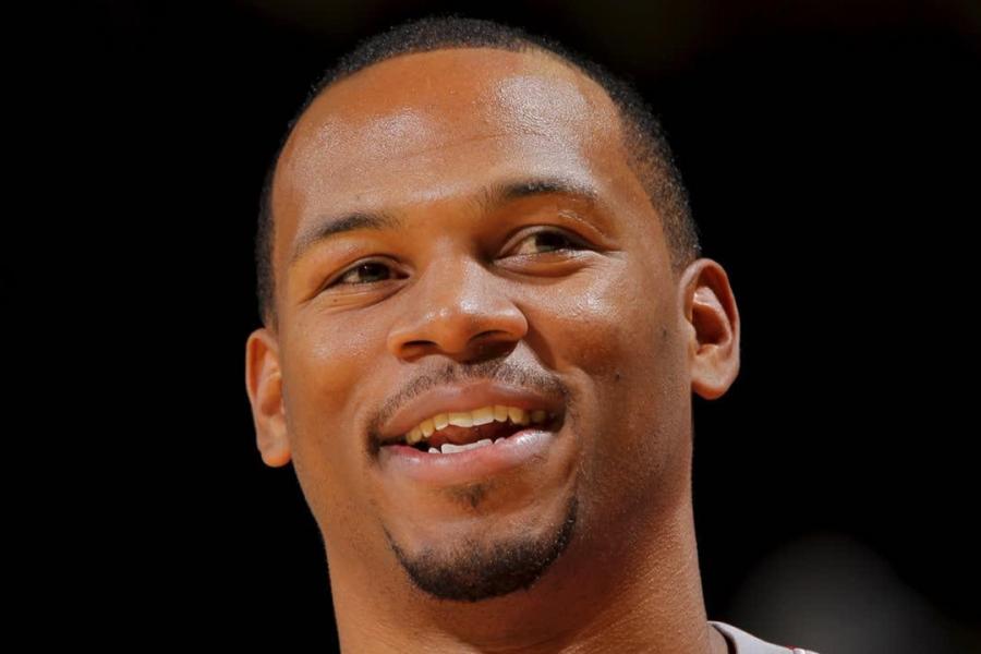 NBA球場外離譜的受傷!籃球之神切雪茄傷到右手食指,球星因為貪睡,一覺醒來只能被迫退役-黑特籃球-NBA新聞影音圖片分享社區