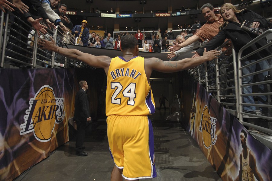 【影片】Kobe退役之戰五週年細節回顧!當場的球迷一起大喊:嘿,別傳球了!-黑特籃球-NBA新聞影音圖片分享社區
