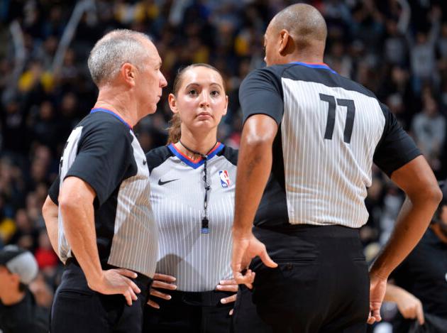 【影片】太養眼!最美NBA女裁判33歲風韻猶存,東契奇狂撩,連魔獸都忍不住!-黑特籃球-NBA新聞影音圖片分享社區