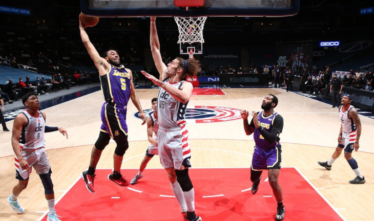 5戰4負！湖人最郁悶一戰，爆冷不敵東區第十，濃眉哥等三將被隔扣