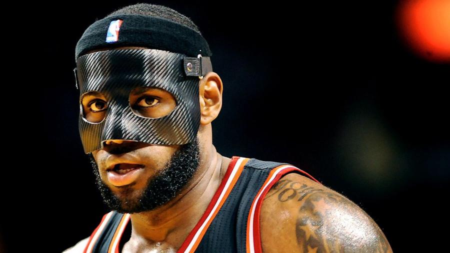 盤點被NBA禁止的六大行為：軟豆反戴髮帶，詹姆斯的「佐羅面具」！