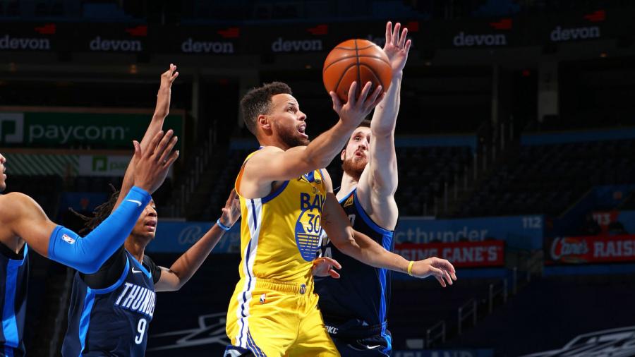 Curry's 42, Green's triple-double lead Warriors past Thunder | theScore.com