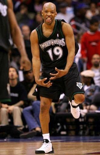 盤點被NBA禁止的六大行為:軟豆反戴髮帶,詹姆斯的「佐羅面具」!-黑特籃球-NBA新聞影音圖片分享社區