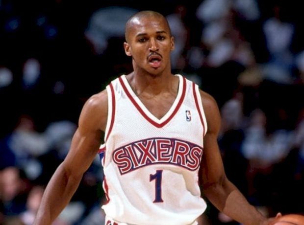 NBA球場外離譜的受傷!籃球之神切雪茄傷到右手食指,球星因為貪睡,一覺醒來只能被迫退役-黑特籃球-NBA新聞影音圖片分享社區