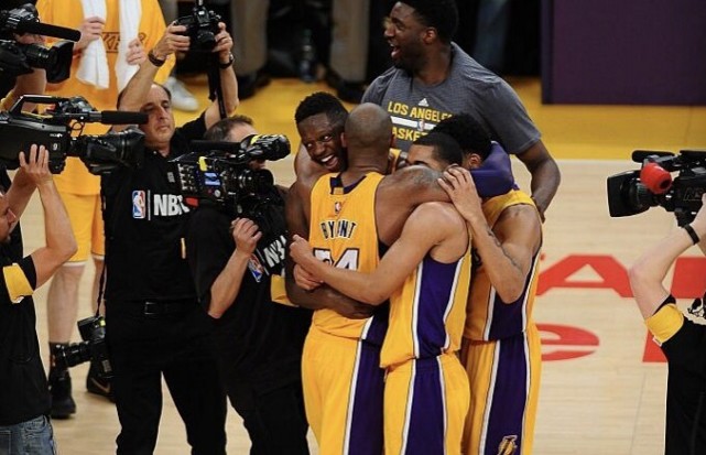 實至名歸！Randle當選年度進步最快球員，五大數據創生涯新高，離開湖人後他徹底崛起！-黑特籃球-NBA新聞影音圖片分享社區