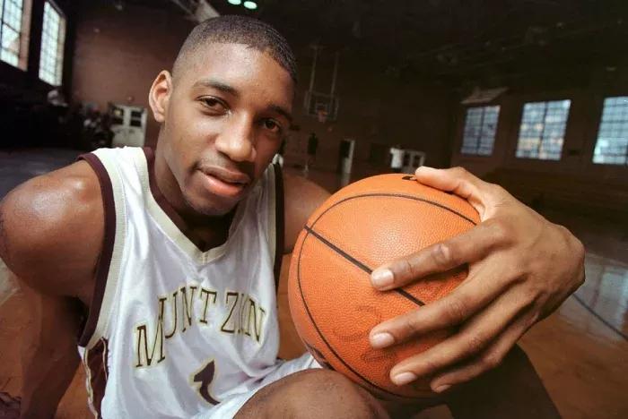 NBA那些跳過大學選秀的球星高中什麼數據?詹皇32+10+5,那Kobe和Garnett呢?-黑特籃球-NBA新聞影音圖片分享社區