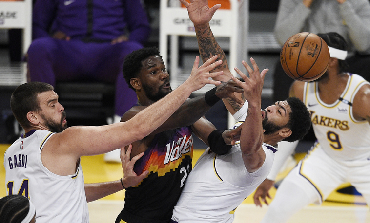 太調皮!狂轟42+12的一眉哥恢復幾成功力?AD壞笑:20%吧,逗你玩的!-黑特籃球-NBA新聞影音圖片分享社區