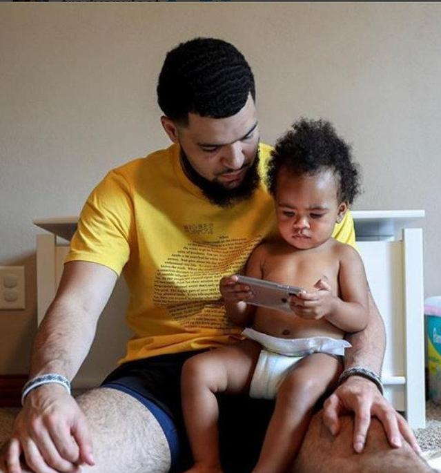 成為第二個范喬丹?女友官宣喜訊,字母哥獲得最強Buff,網民:離總冠軍不遠了!-黑特籃球-NBA新聞影音圖片分享社區