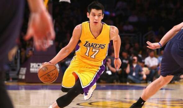 惜敗拓荒者跌出西區前六！湖人控衛之殤太致命，小托馬斯和Cook毛遂自薦：我能幫助你們！-黑特籃球-NBA新聞影音圖片分享社區