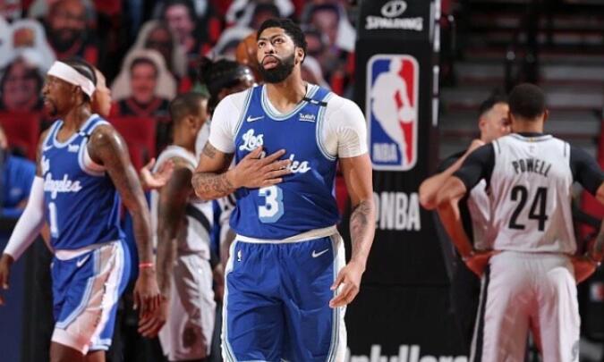 惜敗拓荒者跌出西區前六！湖人控衛之殤太致命，小托馬斯和Cook毛遂自薦：我能幫助你們！-黑特籃球-NBA新聞影音圖片分享社區