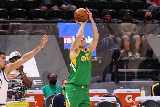 48分+8三分!下半場狂轟23分,現在的二輪秀都那麼強?難怪湖人想簽他!(影)-黑特籃球-NBA新聞影音圖片分享社區