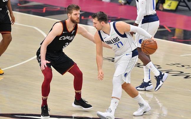 東契奇15+5+5遭驅逐,小Hardaway 25分,獨行俠大勝騎士(影)-黑特籃球-NBA新聞影音圖片分享社區