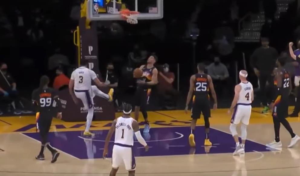 【影片】閃轉騰挪！一眉哥機動跑位接Caruso妙傳空接反身背扣殺死比賽！-黑特籃球-NBA新聞影音圖片分享社區