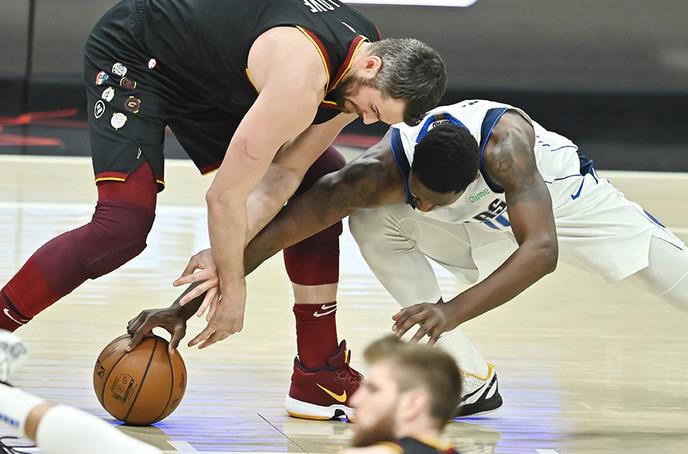 交易或者買斷!1.2億巨頭對球隊已心寒,湖人有望用他換掉抓猛哥!-黑特籃球-NBA新聞影音圖片分享社區