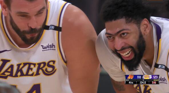 【影片】莊神這一球什麼水平?籃下空如大海,竟然放籃不進,活該最後時刻被棄用!-黑特籃球-NBA新聞影音圖片分享社區