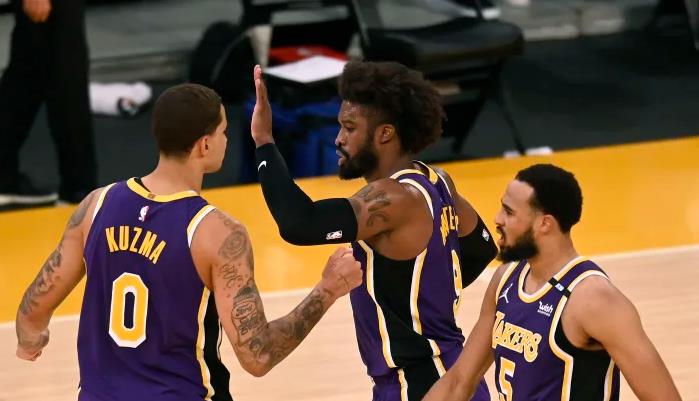 湖人連勝仍存三大隱患,詹眉挑釁球迷惹爭議,Schroder回歸時間出爐!-黑特籃球-NBA新聞影音圖片分享社區