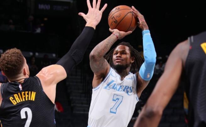 太驚險!湖人球員McLemore打勇士賽後發生車禍,把油門當剎車踩,所幸沒受傷!-黑特籃球-NBA新聞影音圖片分享社區