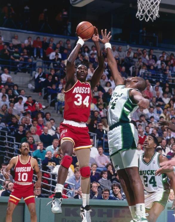 狂飆22記三分刷新紀錄！公鹿一星四射堪比94版火箭，字母哥感受「詹式幸福」！（影）-黑特籃球-NBA新聞影音圖片分享社區