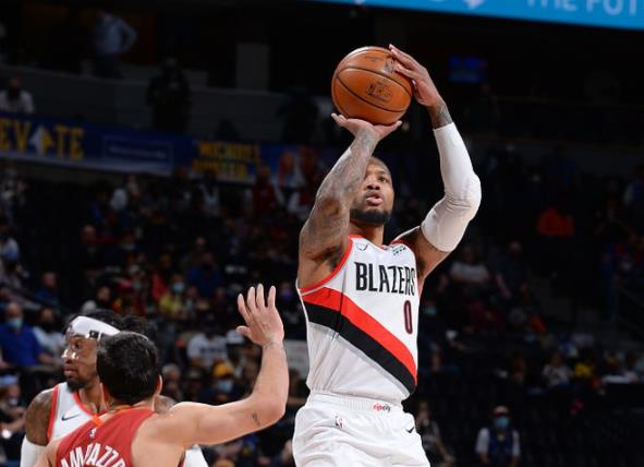 【影片】午時已到！Lillard次節狂轟22分，半場砍下32分，拓荒者全靠他續命！-黑特籃球-NBA新聞影音圖片分享社區