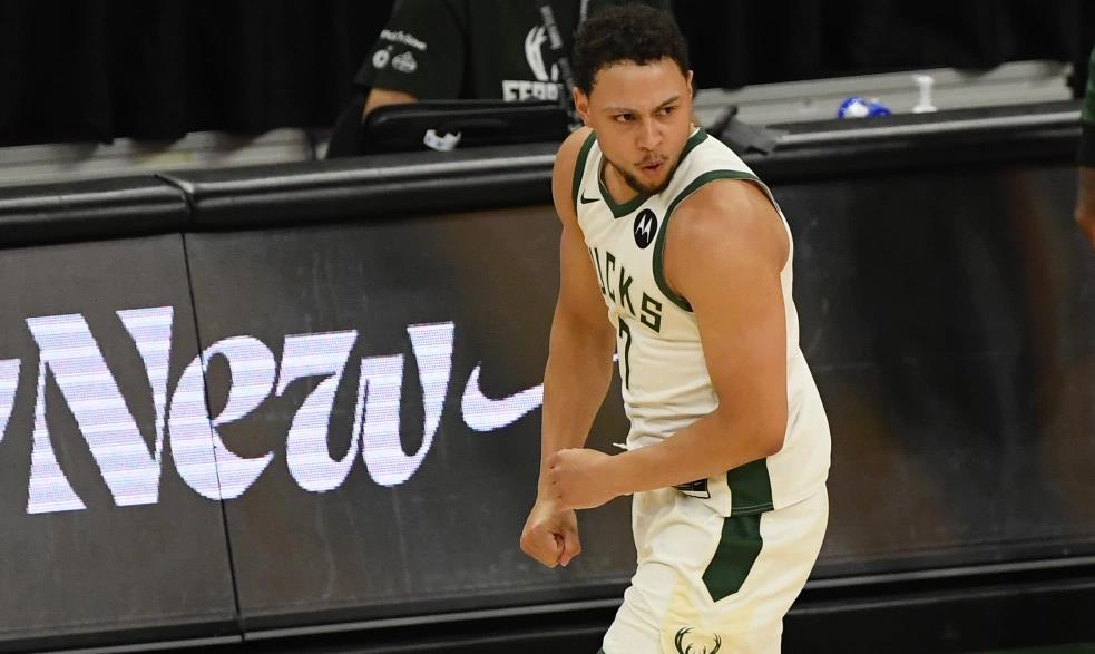 公鹿這一簽太值了！狂飆6顆三分讓熱火太頭疼，馬刺出品的射手果然值得信賴！（影）-黑特籃球-NBA新聞影音圖片分享社區