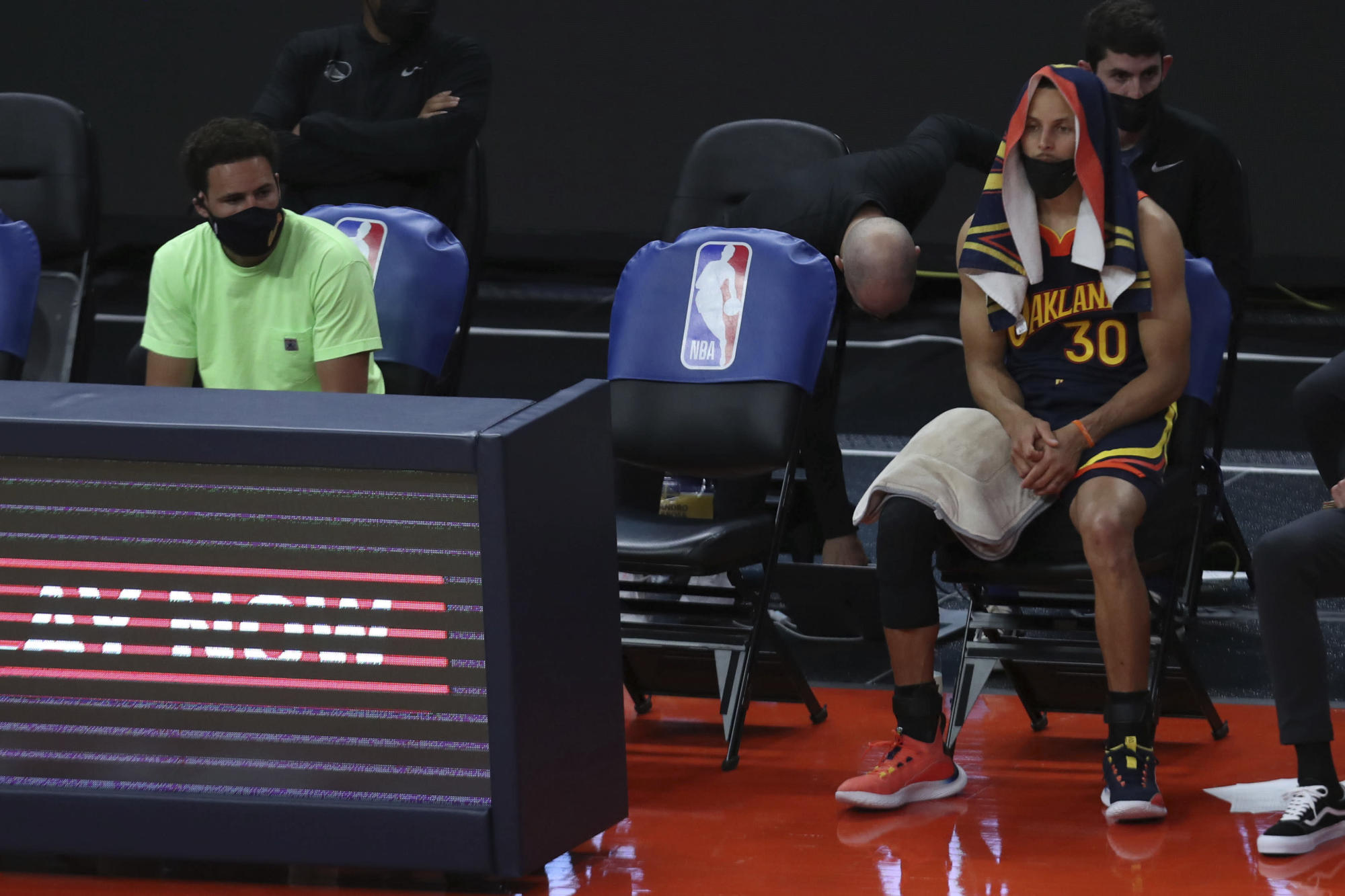 勇士總經理解釋Curry傷情：確實有骨裂，對外不願說得太嚴重！-黑特籃球-NBA新聞影音圖片分享社區