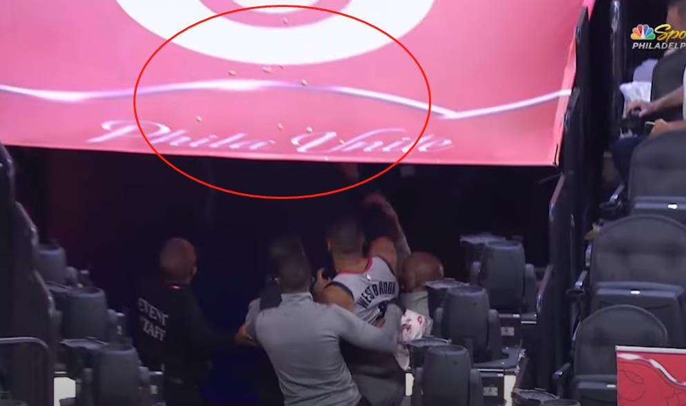 永久禁賽!正義不會缺席!NBA為「沒品球迷」出了新規定,球迷們紛紛按讚!-黑特籃球-NBA新聞影音圖片分享社區