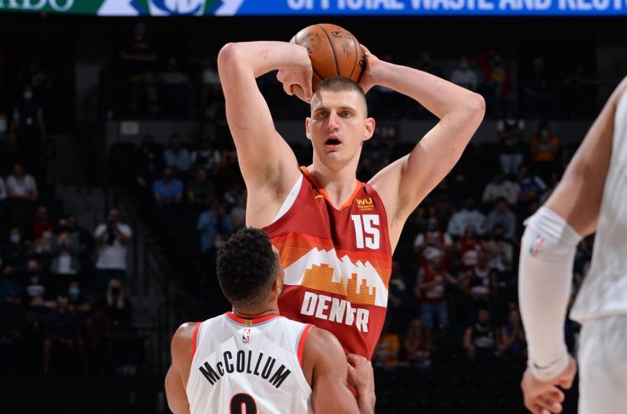 38+8+5！Jokic對飆Lillard太狠了，美媒盛讚：準備好給他頒發MVP！（影）-黑特籃球-NBA新聞影音圖片分享社區