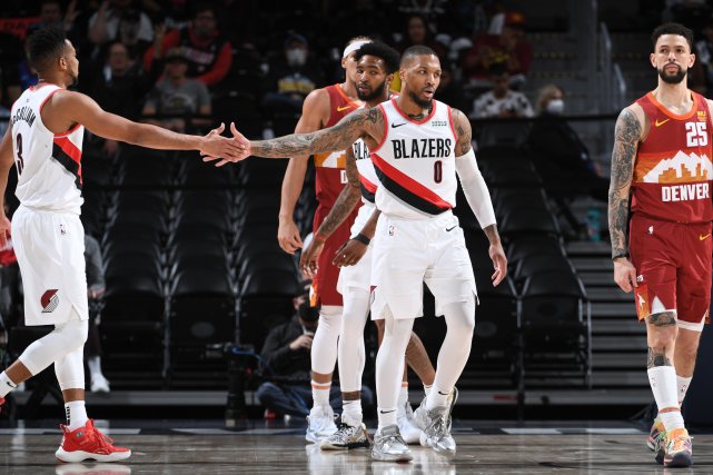 狂轟42+10仍帶不動全隊！Lillard飆9記三分+創4大紀錄：登場42分鐘累慘！（影）-黑特籃球-NBA新聞影音圖片分享社區