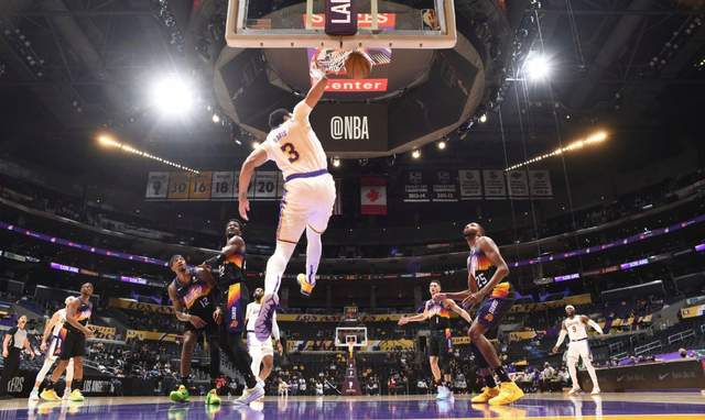 【影片】歷史再一次重演?小Gasol為躲撞人跨過保羅,後者向裁判抱怨反被吹T…-黑特籃球-NBA新聞影音圖片分享社區