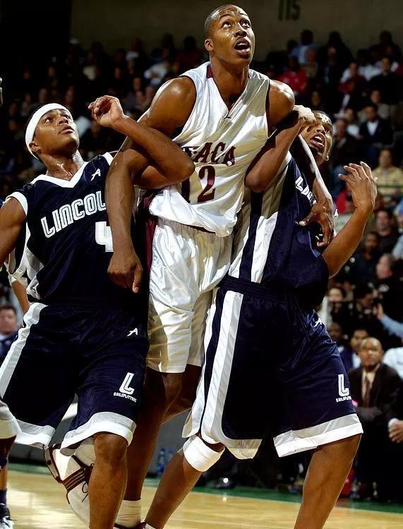 NBA那些跳過大學選秀的球星高中什麼數據?詹皇32+10+5,那Kobe和Garnett呢?-黑特籃球-NBA新聞影音圖片分享社區