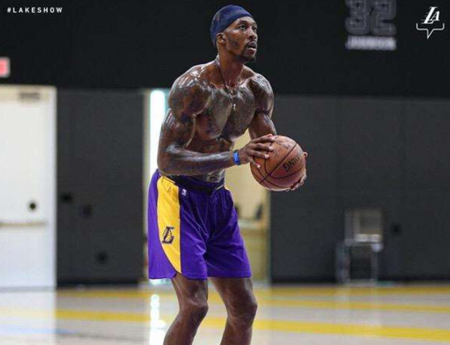 有一種肌肉叫做NBA球員的胸肌!詹姆斯如鋼鐵,Malone胸肌堪稱完美-黑特籃球-NBA新聞影音圖片分享社區