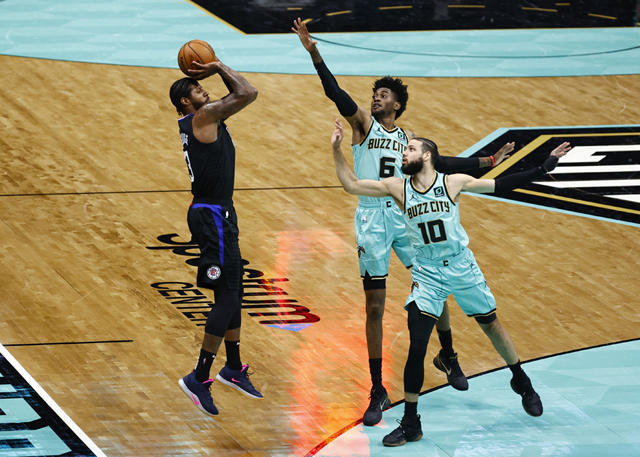 喬治20+10+6,Leonard 16分,Ball 18+6+7,快艇輕取黃蜂送三連敗!(影)-黑特籃球-NBA新聞影音圖片分享社區