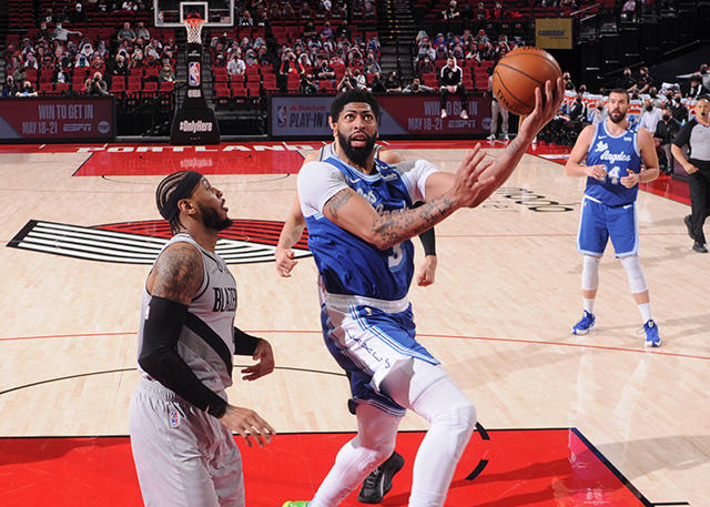 Lillard 38+7,一眉哥36+12,湖人惜敗拓荒者排名掉至第7(影)-黑特籃球-NBA新聞影音圖片分享社區