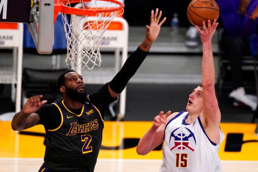 Lakers snap Nuggets' five-game winning streak with aid of questionable call