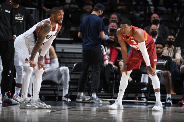 狂轟42+10仍帶不動全隊！Lillard飆9記三分+創4大紀錄：登場42分鐘累慘！（影）-黑特籃球-NBA新聞影音圖片分享社區