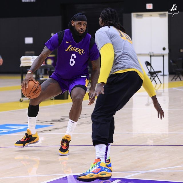 再反轉!ESPN曝詹皇明天就選擇復出:湖人曾兩次用傷病報告當煙霧彈…-黑特籃球-NBA新聞影音圖片分享社區