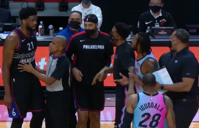 【影片】衝突!Ariza和Embiid互噴雙雙吃T,40歲老將怒推Howard被驅逐離場!-黑特籃球-NBA新聞影音圖片分享社區