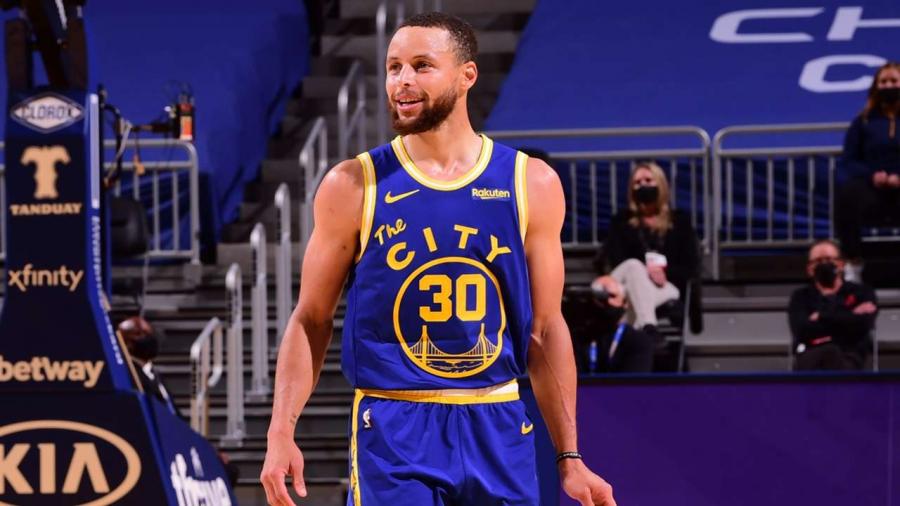 Stephen Curry breaks his own NBA record, becomes fastest ever to 300  3-pointers for a season | NBA.com Australia | The official site of the NBA