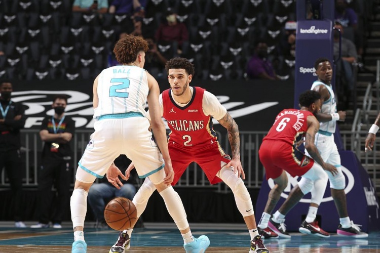 球家内战！三球22+5赢数据 大球12+6赢比赛