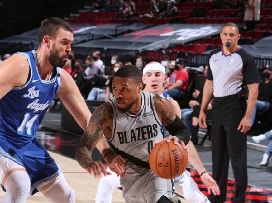 14+6+4！ 湖人濃眉化身控衛太拼，小加上場就立功，利拉德半場19分