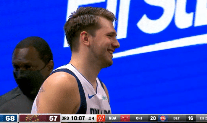 【影片】猛擊對手下身遭驅逐!東契奇賽後回應惡犯事件:很明顯我不是故意的!-黑特籃球-NBA新聞影音圖片分享社區