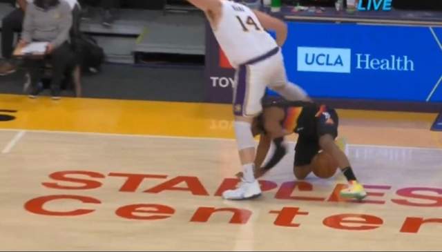 【影片】歷史再一次重演?小Gasol為躲撞人跨過保羅,後者向裁判抱怨反被吹T…-黑特籃球-NBA新聞影音圖片分享社區