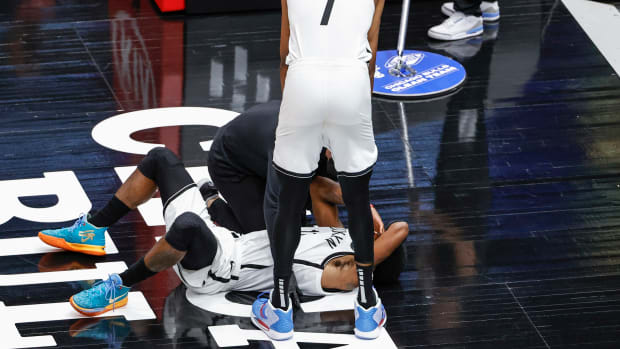 Kyrie Irving injury: Nets point guard suffers facial injury vs Bulls - Sports Illustrated