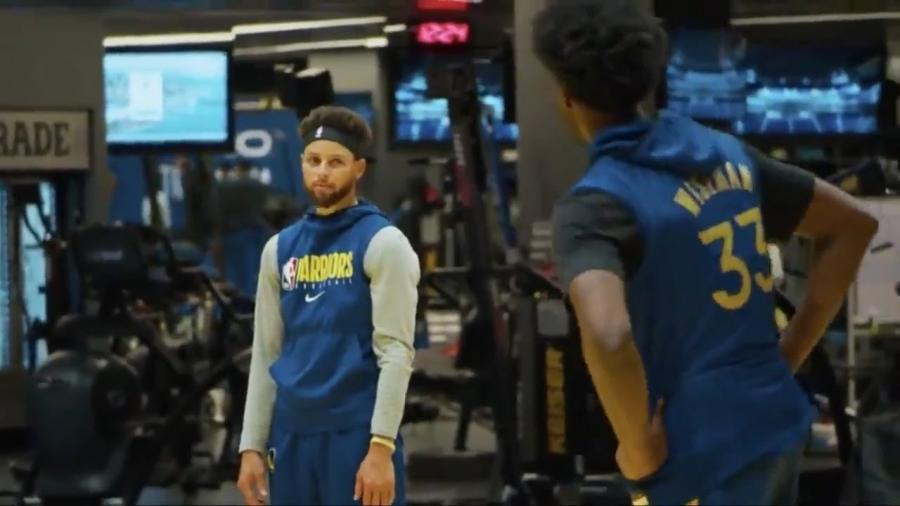 Steph Curry mentoring James Wiseman during the Warriors practice - YouTube