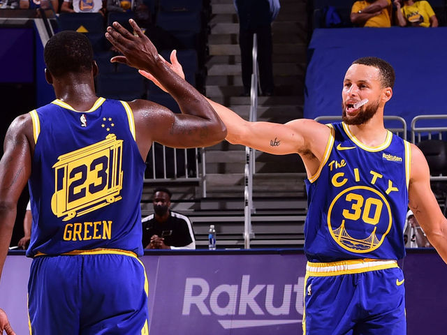 Curry's late 3 lifts Warriors past Jazz | theScore.com