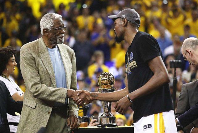 Russell已87歲高齡，未來誰能代替他頒發FMVP獎杯？縱觀整個NBA可能就這三人！-黑特籃球-NBA新聞影音圖片分享社區